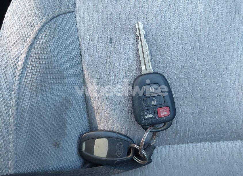 Photo 11 of 2014 Toyota Corolla LE (VIN 5YFBURHE4EP053766)