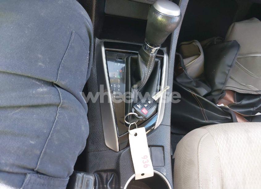 Photo 11 of 2014 Toyota Corolla LE (VIN 5YFBURHE4EP171896)