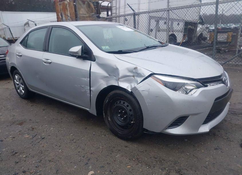 2015 Toyota Corolla LE (VIN 5YFBURHE4FP187968) main photo