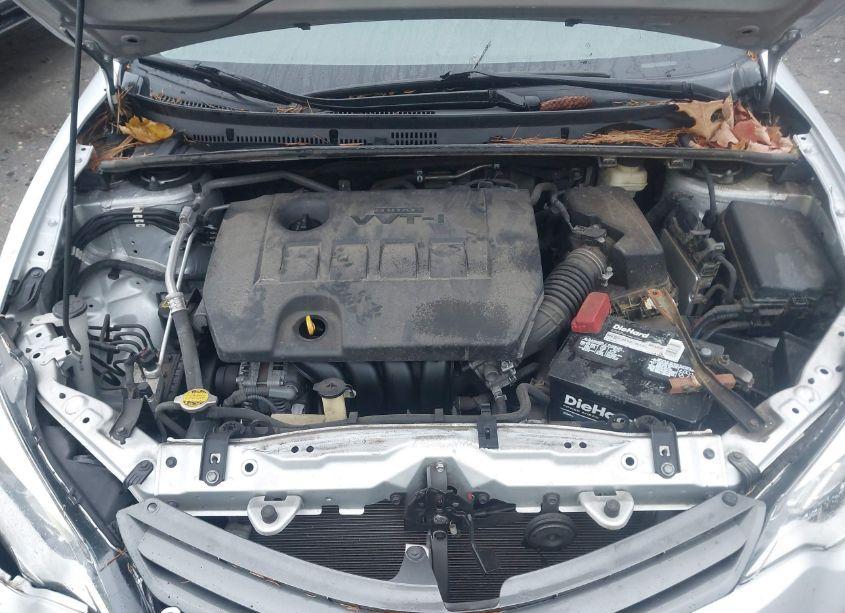 Photo 10 of 2015 Toyota Corolla LE (VIN 5YFBURHE4FP187968)