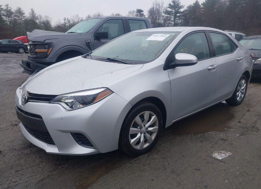Photo 2 of 2015 Toyota Corolla LE (VIN 5YFBURHE4FP187968)