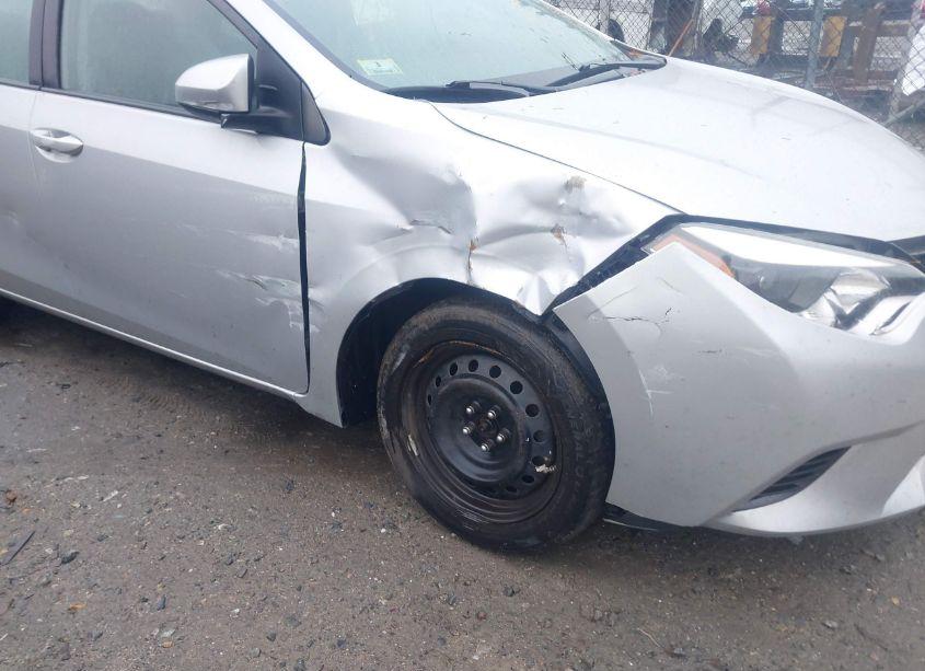 Photo 6 of 2015 Toyota Corolla LE (VIN 5YFBURHE4FP187968)