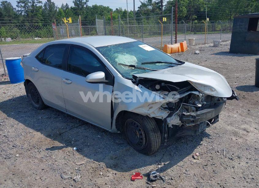 2015 Toyota Corolla L (VIN 5YFBURHE4FP193012) main photo