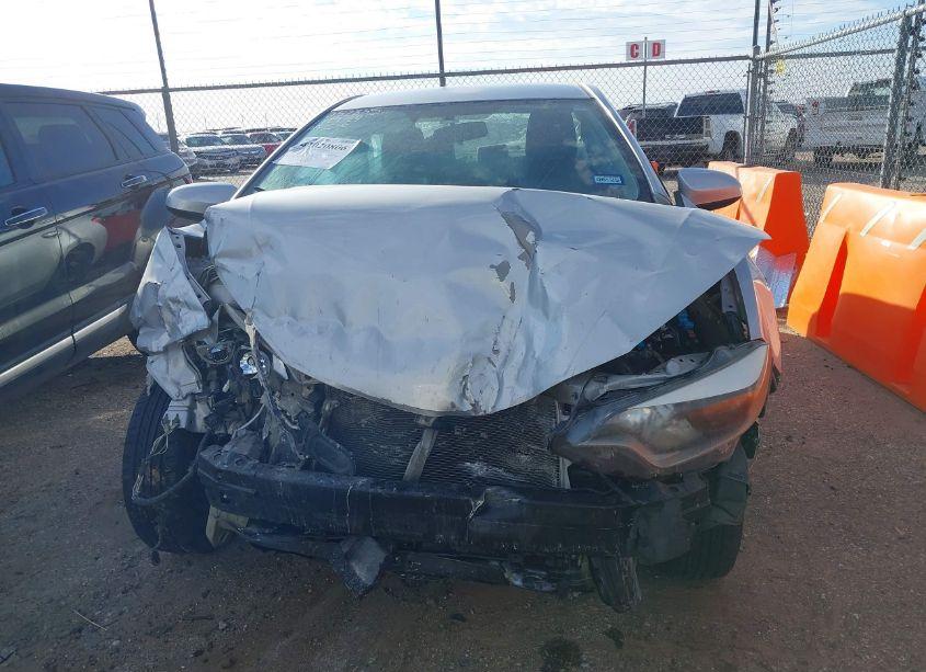 Photo 13 of 2015 Toyota Corolla L (VIN 5YFBURHE4FP193883)