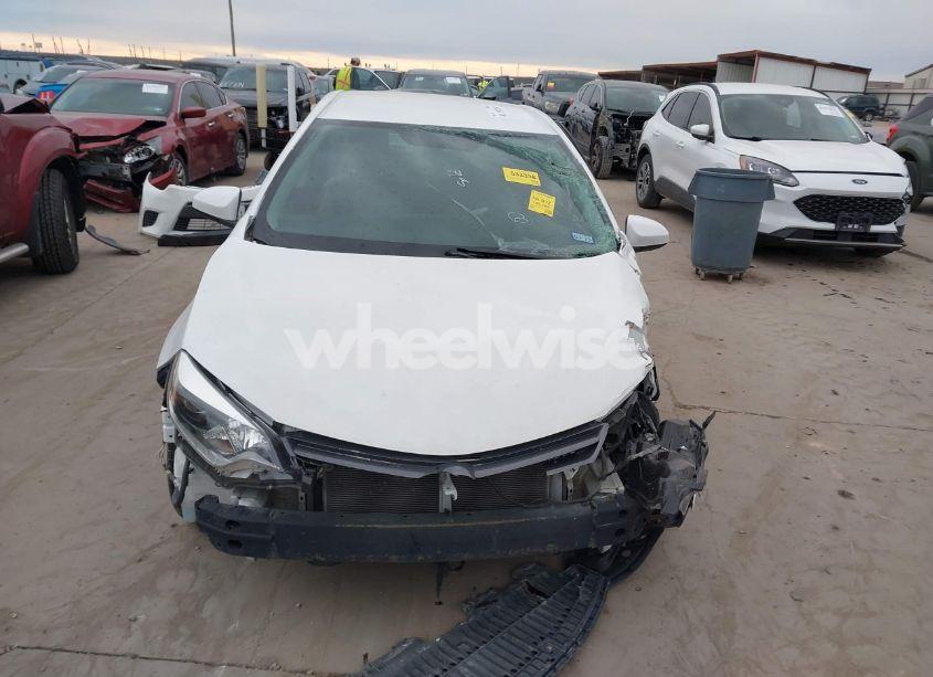 Photo 13 of 2015 Toyota Corolla LE (VIN 5YFBURHE4FP219138)