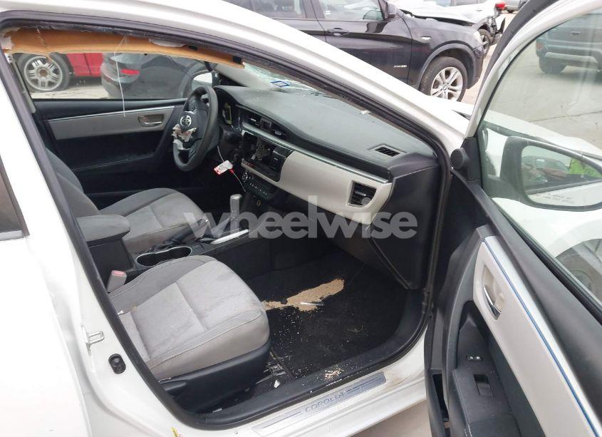 Photo 5 of 2015 Toyota Corolla LE (VIN 5YFBURHE4FP219138)