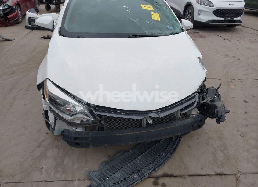 Photo 6 of 2015 Toyota Corolla LE (VIN 5YFBURHE4FP219138)