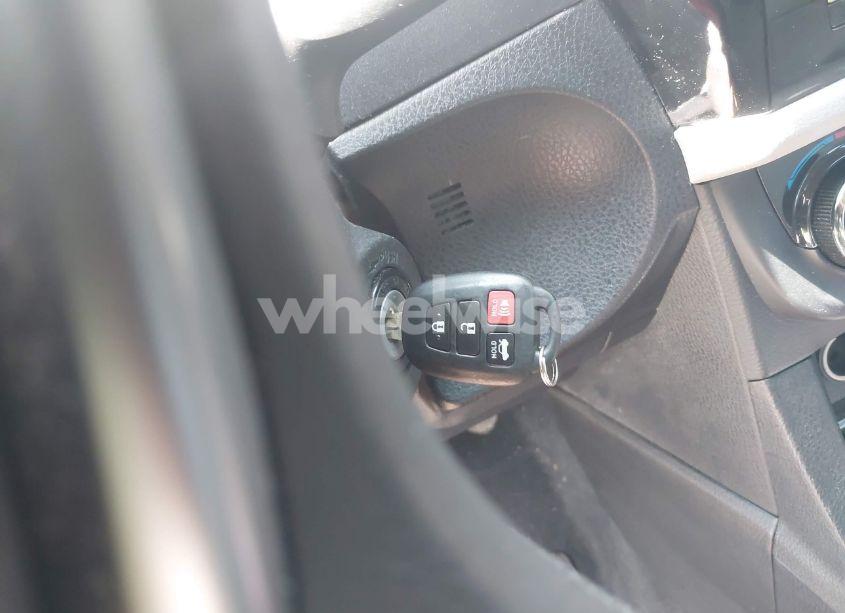 Photo 11 of 2015 Toyota Corolla LE (VIN 5YFBURHE4FP226736)