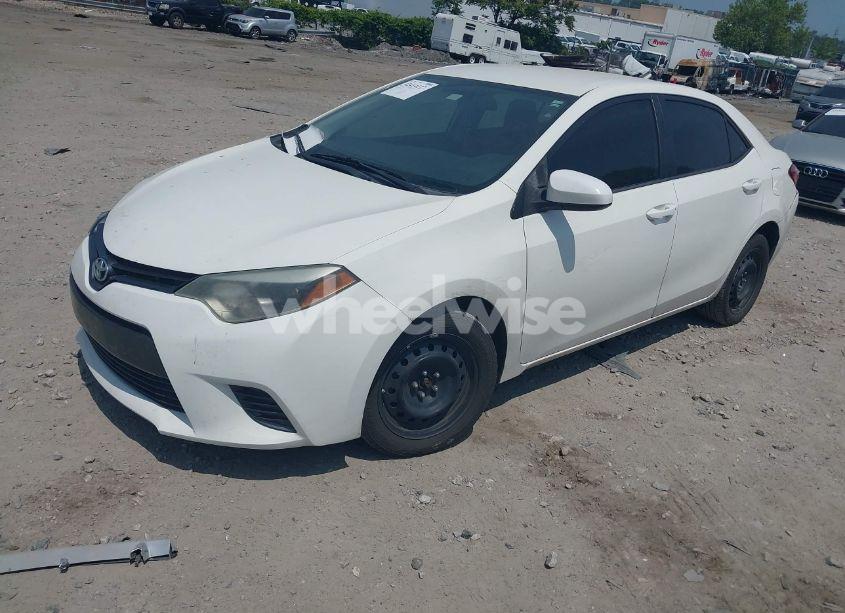 Photo 2 of 2015 Toyota Corolla LE (VIN 5YFBURHE4FP226736)