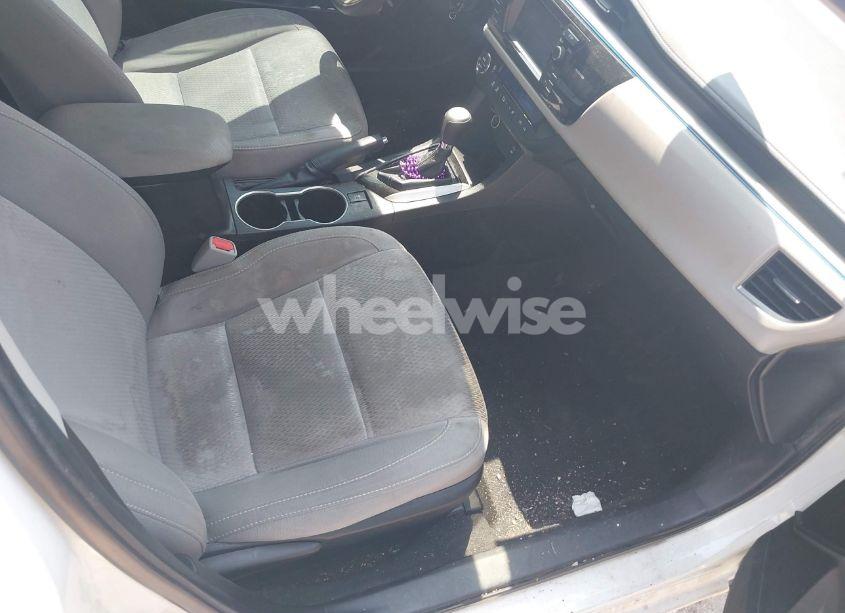 Photo 5 of 2015 Toyota Corolla LE (VIN 5YFBURHE4FP226736)