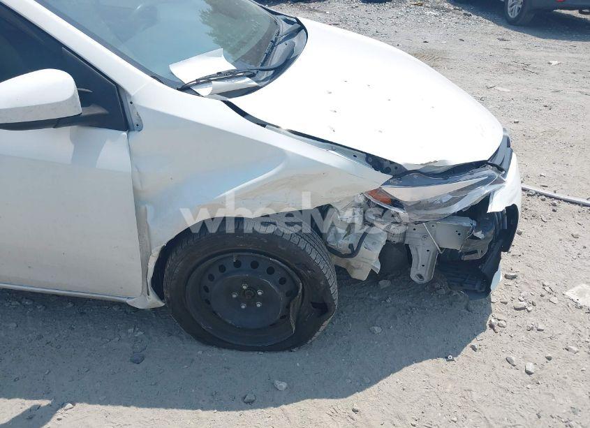 Photo 6 of 2015 Toyota Corolla LE (VIN 5YFBURHE4FP226736)