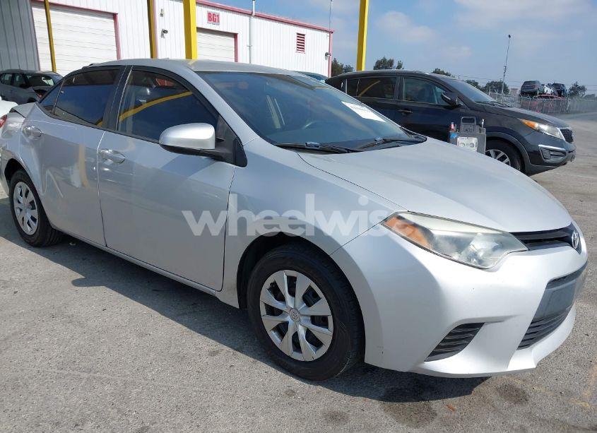 2015 Toyota Corolla L (VIN 5YFBURHE4FP276875) main photo