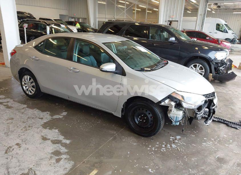 2015 Toyota Corolla S (VIN 5YFBURHE4FP306943) main photo