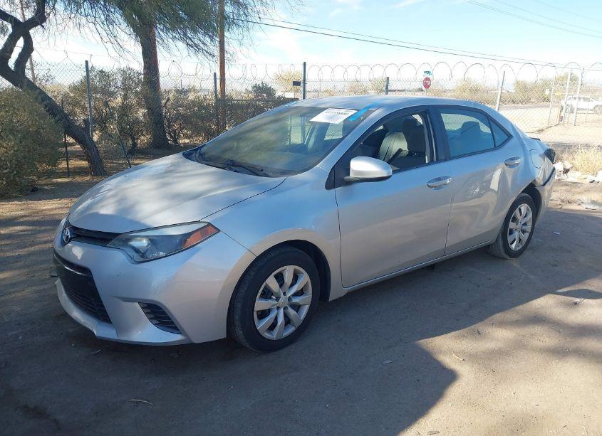 Photo 2 of 2015 Toyota Corolla LE (VIN 5YFBURHE4FP322589)