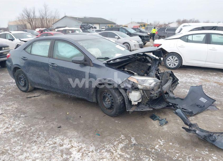 2015 Toyota Corolla LE (VIN 5YFBURHE4FP331101) main photo