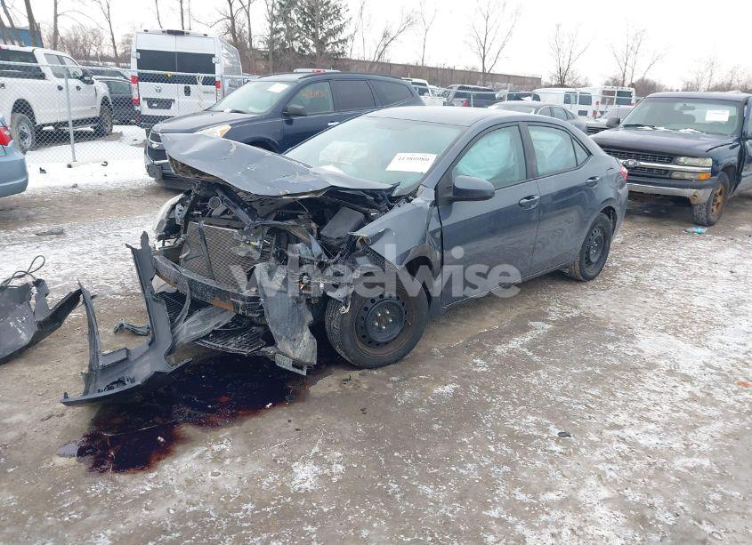 Photo 2 of 2015 Toyota Corolla LE (VIN 5YFBURHE4FP331101)