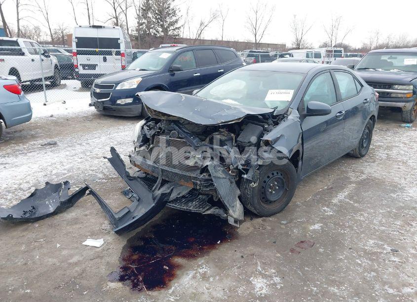 Photo 6 of 2015 Toyota Corolla LE (VIN 5YFBURHE4FP331101)