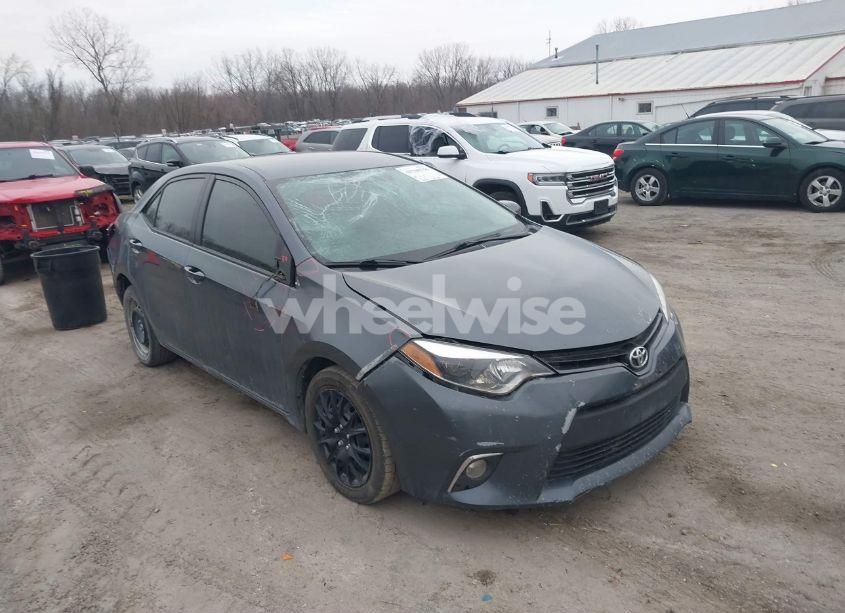 2015 Toyota Corolla LE (VIN 5YFBURHE4FP333916) main photo