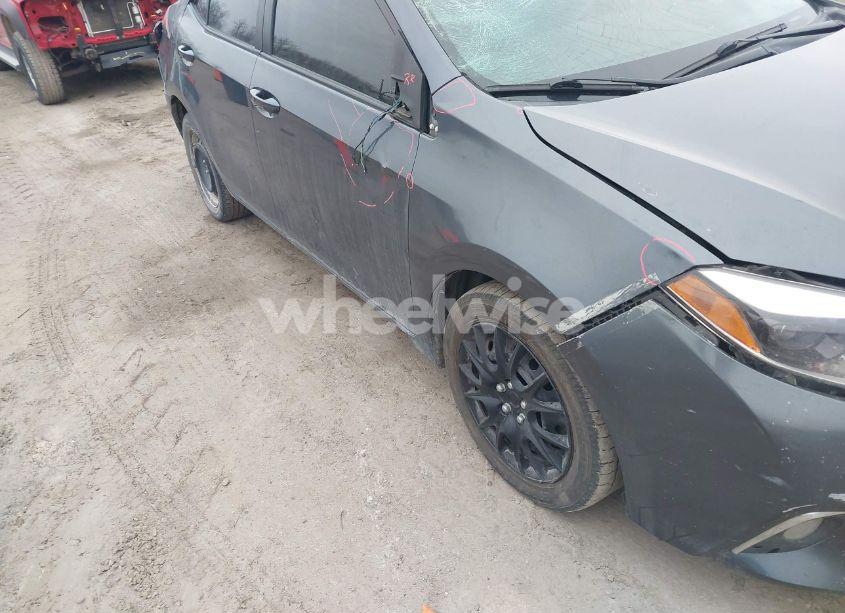 Photo 6 of 2015 Toyota Corolla LE (VIN 5YFBURHE4FP333916)