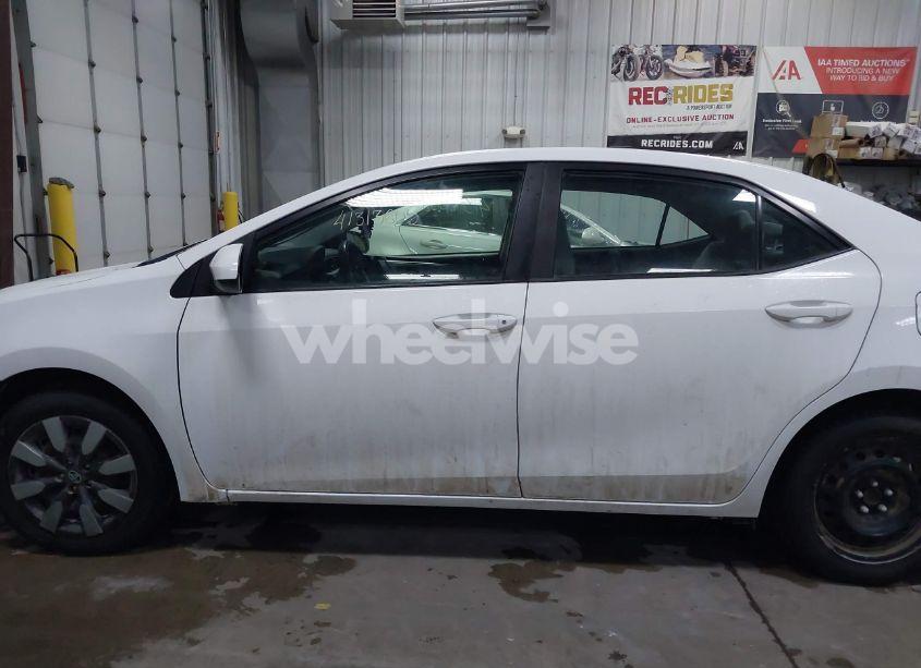 Photo 14 of 2015 Toyota Corolla (VIN 5YFBURHE4FP339151)