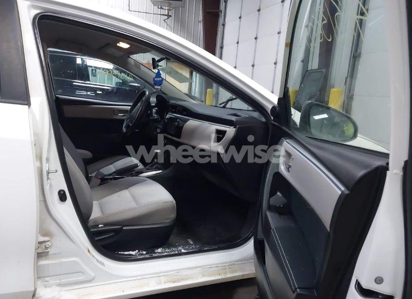 Photo 5 of 2015 Toyota Corolla (VIN 5YFBURHE4FP339151)