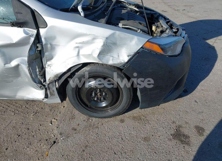 Photo 6 of 2016 Toyota Corolla LE (VIN 5YFBURHE4GP502818)