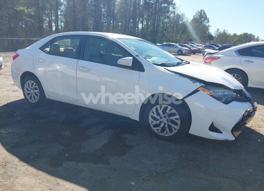 2017 Toyota Corolla LE (VIN 5YFBURHE4HP580792) main photo