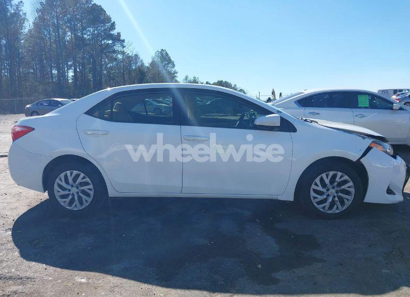 Photo 13 of 2017 Toyota Corolla LE (VIN 5YFBURHE4HP580792)