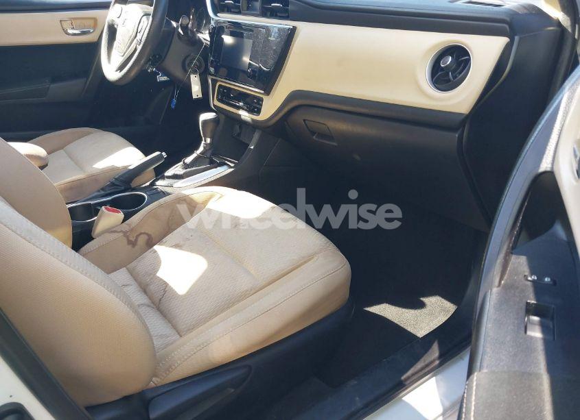 Photo 5 of 2017 Toyota Corolla LE (VIN 5YFBURHE4HP580792)