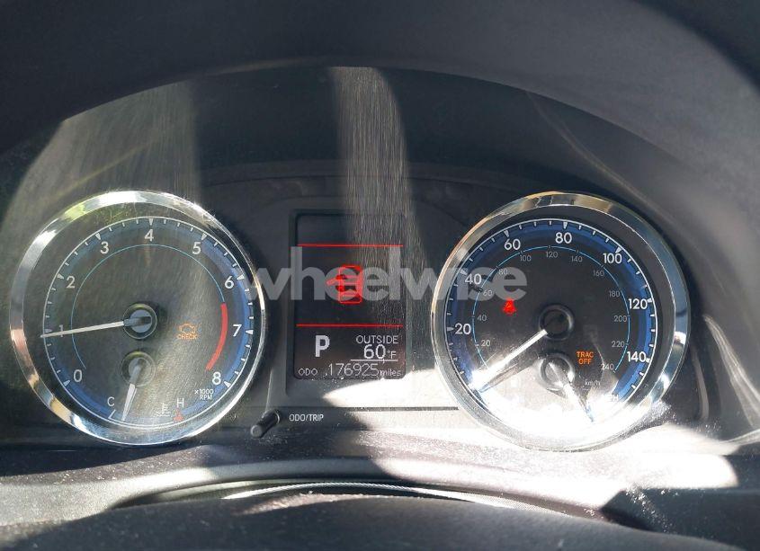 Photo 7 of 2017 Toyota Corolla LE (VIN 5YFBURHE4HP580792)