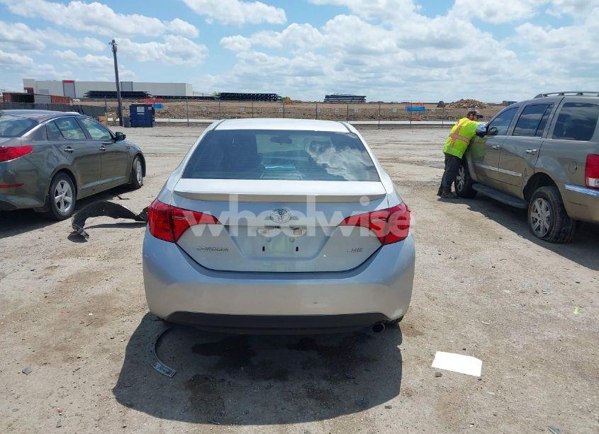 Photo 16 of 2017 Toyota Corolla SE (VIN 5YFBURHE4HP612673)