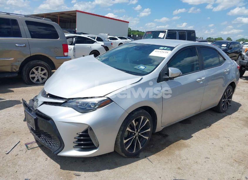 Photo 2 of 2017 Toyota Corolla SE (VIN 5YFBURHE4HP612673)
