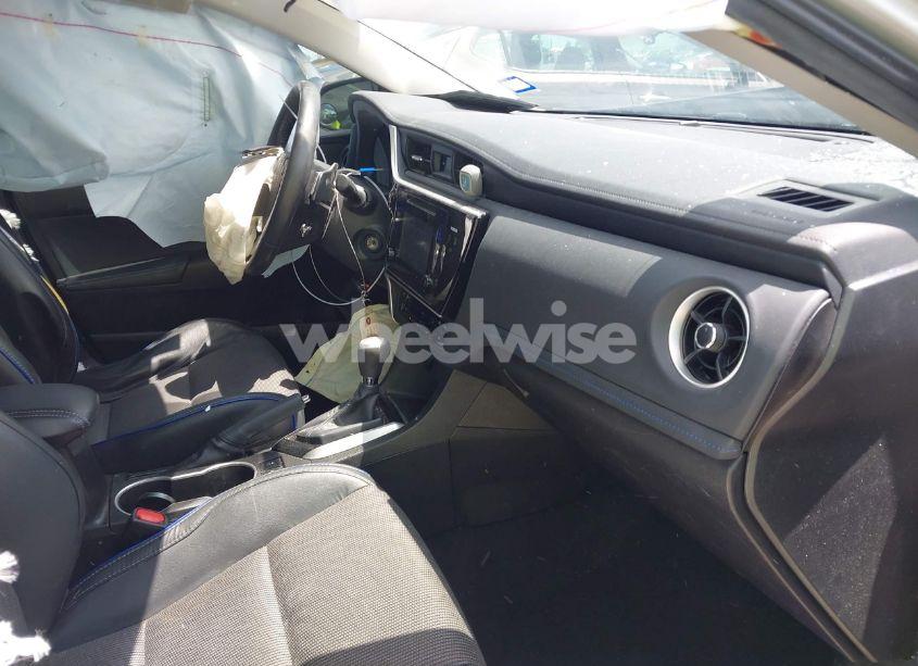 Photo 5 of 2017 Toyota Corolla SE (VIN 5YFBURHE4HP612673)