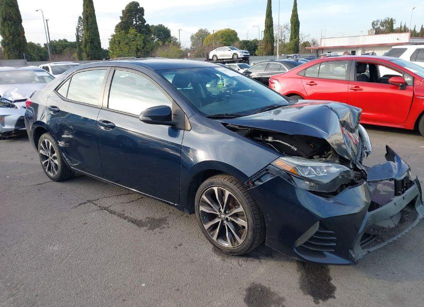 2017 Toyota Corolla SE (VIN 5YFBURHE4HP651456) main photo