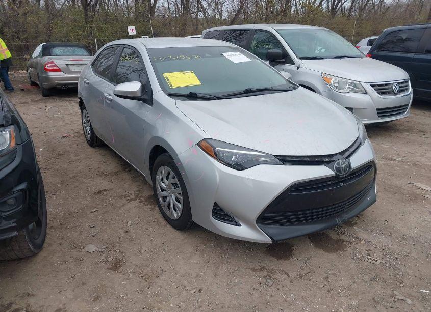 2017 Toyota Corolla LE (VIN 5YFBURHE4HP656172) main photo