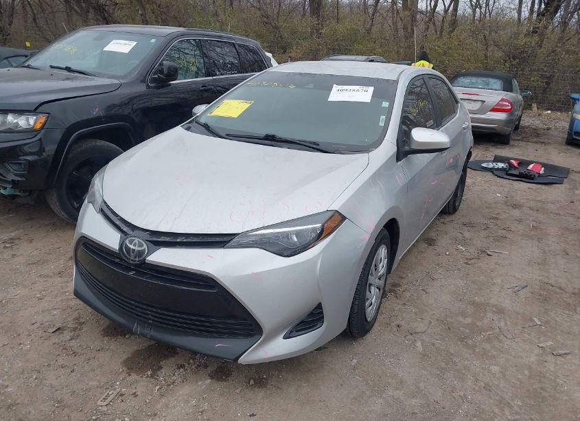 Photo 2 of 2017 Toyota Corolla LE (VIN 5YFBURHE4HP656172)