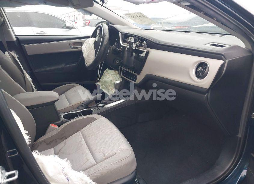 Photo 5 of 2017 Toyota Corolla LE (VIN 5YFBURHE4HP657435)