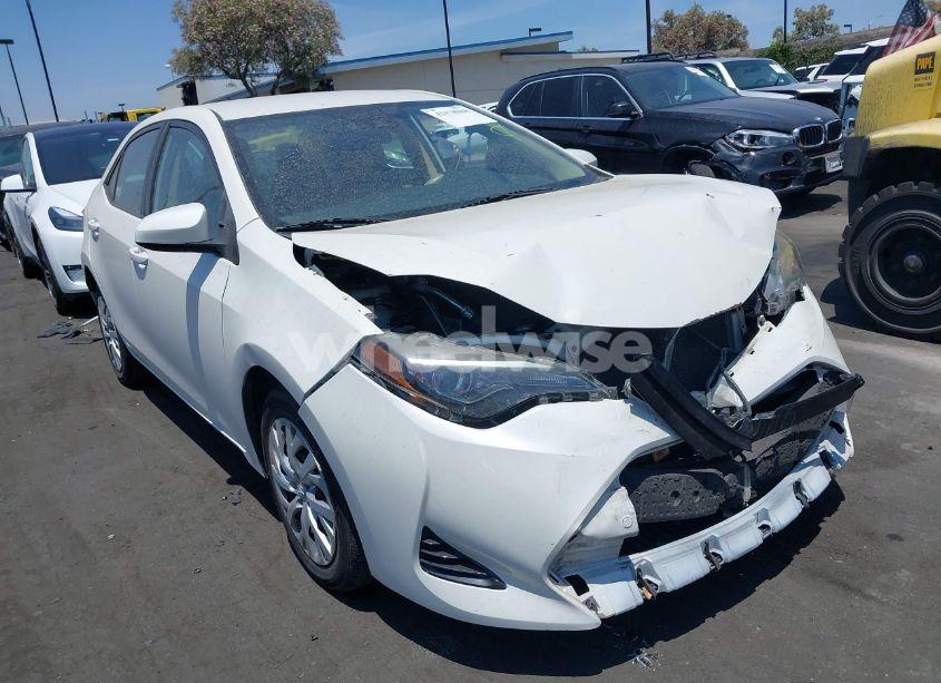 2017 Toyota Corolla LE (VIN 5YFBURHE4HP675062) main photo
