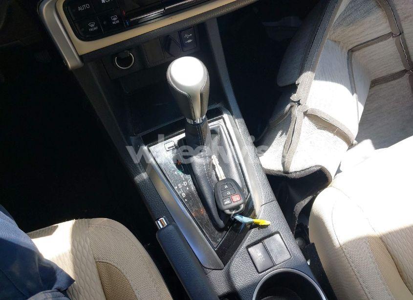 Photo 11 of 2017 Toyota Corolla LE (VIN 5YFBURHE4HP675062)