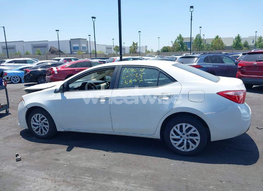 Photo 15 of 2017 Toyota Corolla LE (VIN 5YFBURHE4HP675062)