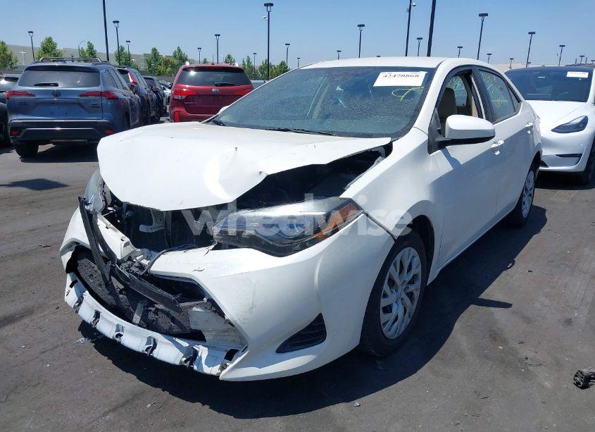 Photo 2 of 2017 Toyota Corolla LE (VIN 5YFBURHE4HP675062)