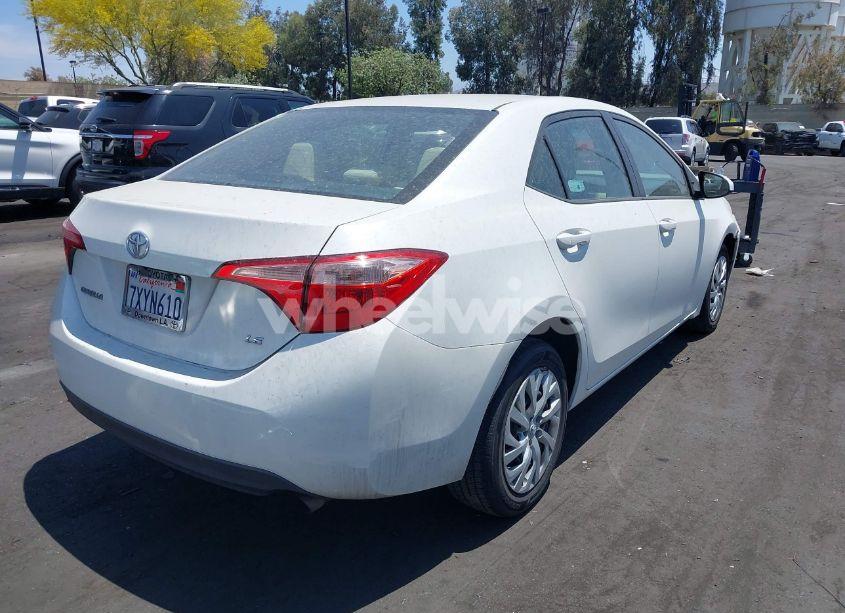 Photo 4 of 2017 Toyota Corolla LE (VIN 5YFBURHE4HP675062)