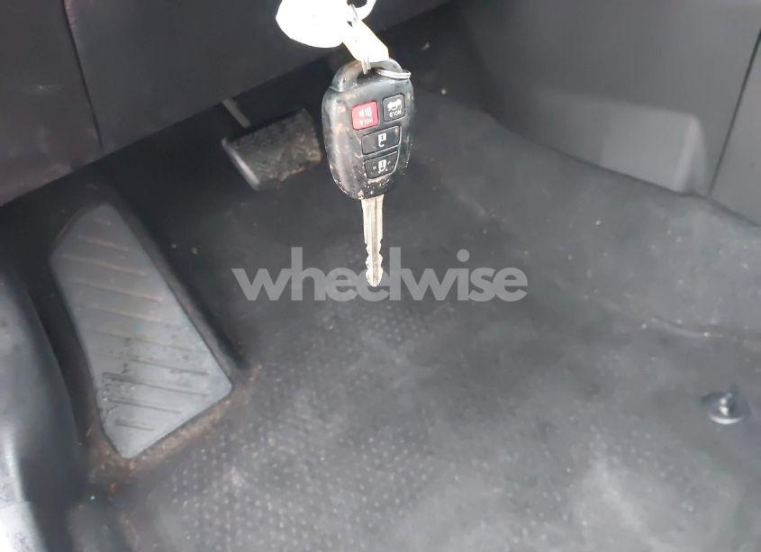 Photo 11 of 2017 Toyota Corolla LE (VIN 5YFBURHE4HP675529)