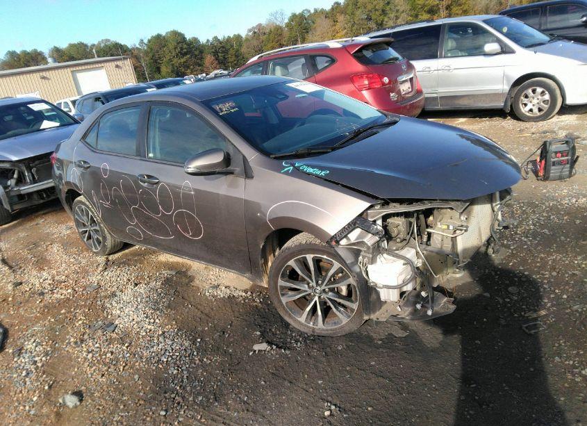 2017 Toyota Corolla SE (VIN 5YFBURHE4HP682576) main photo