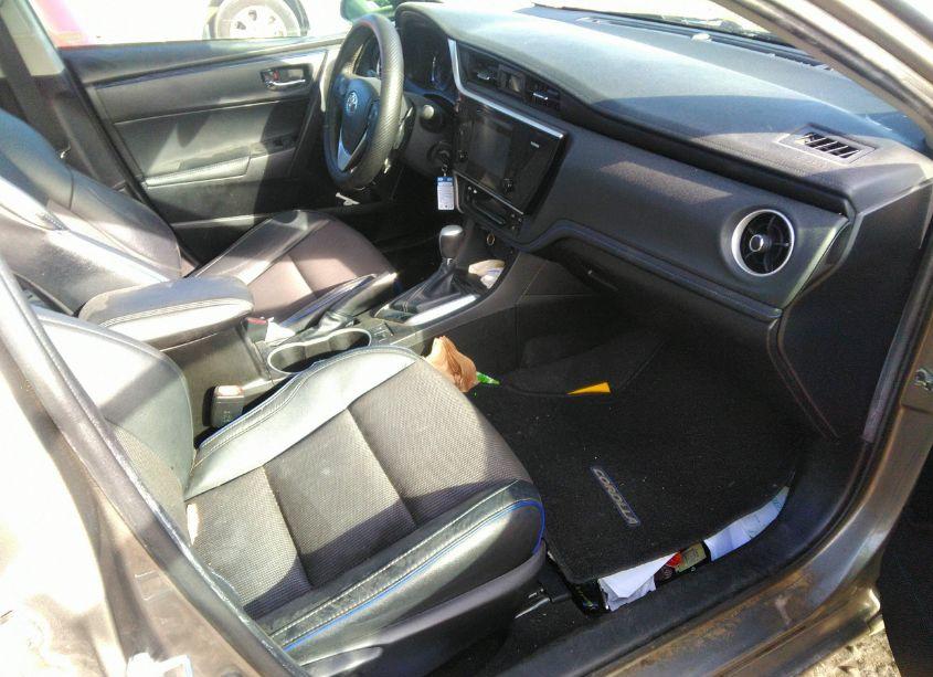 Photo 5 of 2017 Toyota Corolla SE (VIN 5YFBURHE4HP682576)