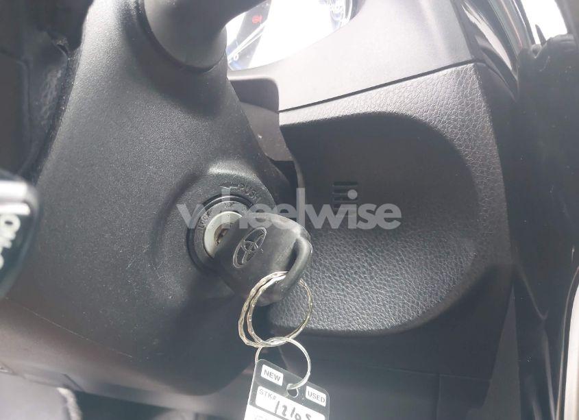 Photo 11 of 2017 Toyota Corolla L/LE/SE/SE SPECIAL EDITION/XLE/XSE (VIN 5YFBURHE4HP689768)