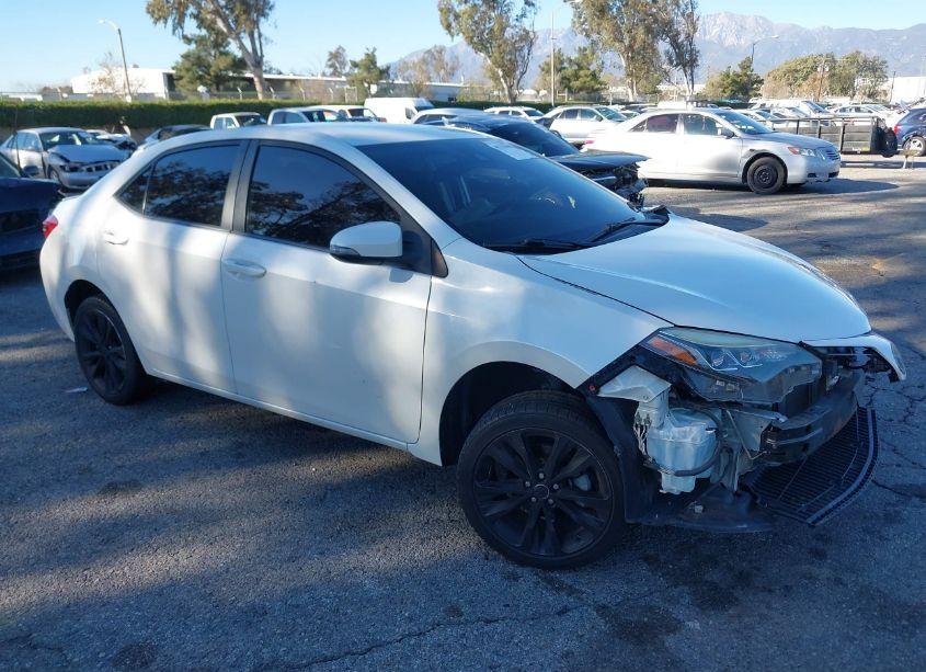 2017 Toyota Corolla SE (VIN 5YFBURHE4HP714393) main photo