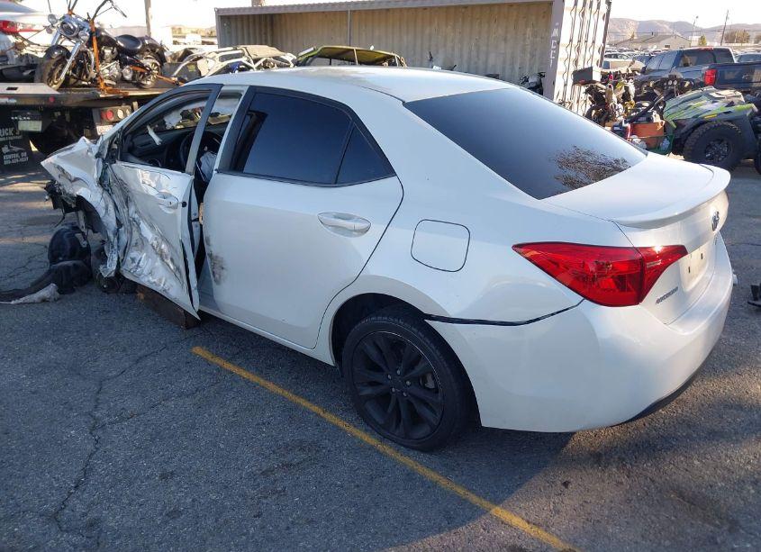 Photo 3 of 2017 Toyota Corolla SE (VIN 5YFBURHE4HP714393)