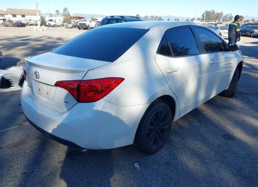 Photo 4 of 2017 Toyota Corolla SE (VIN 5YFBURHE4HP714393)