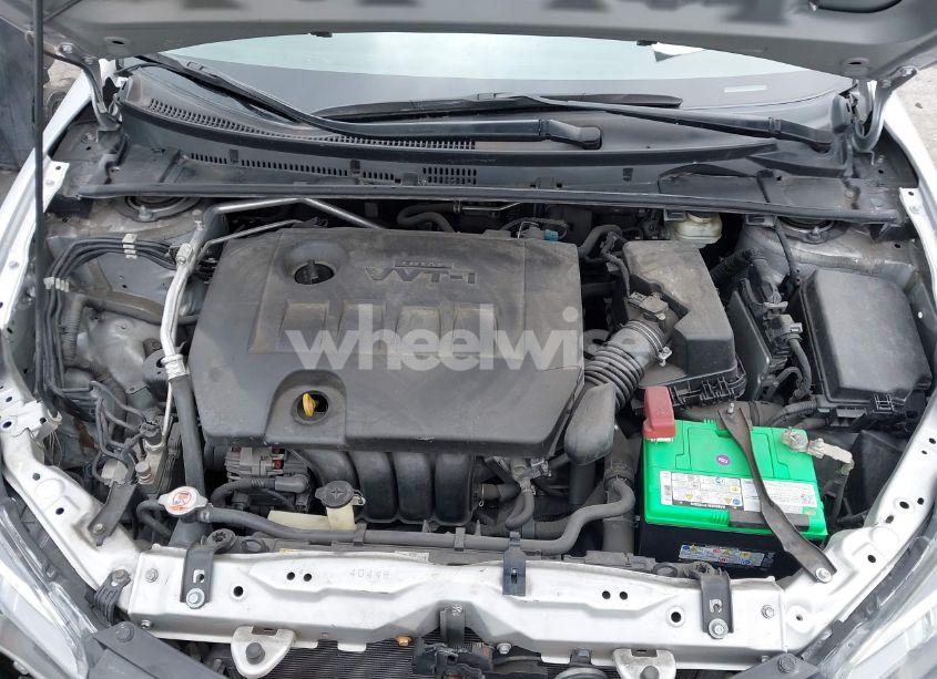 Photo 10 of 2018 Toyota Corolla LE (VIN 5YFBURHE4JP765818)